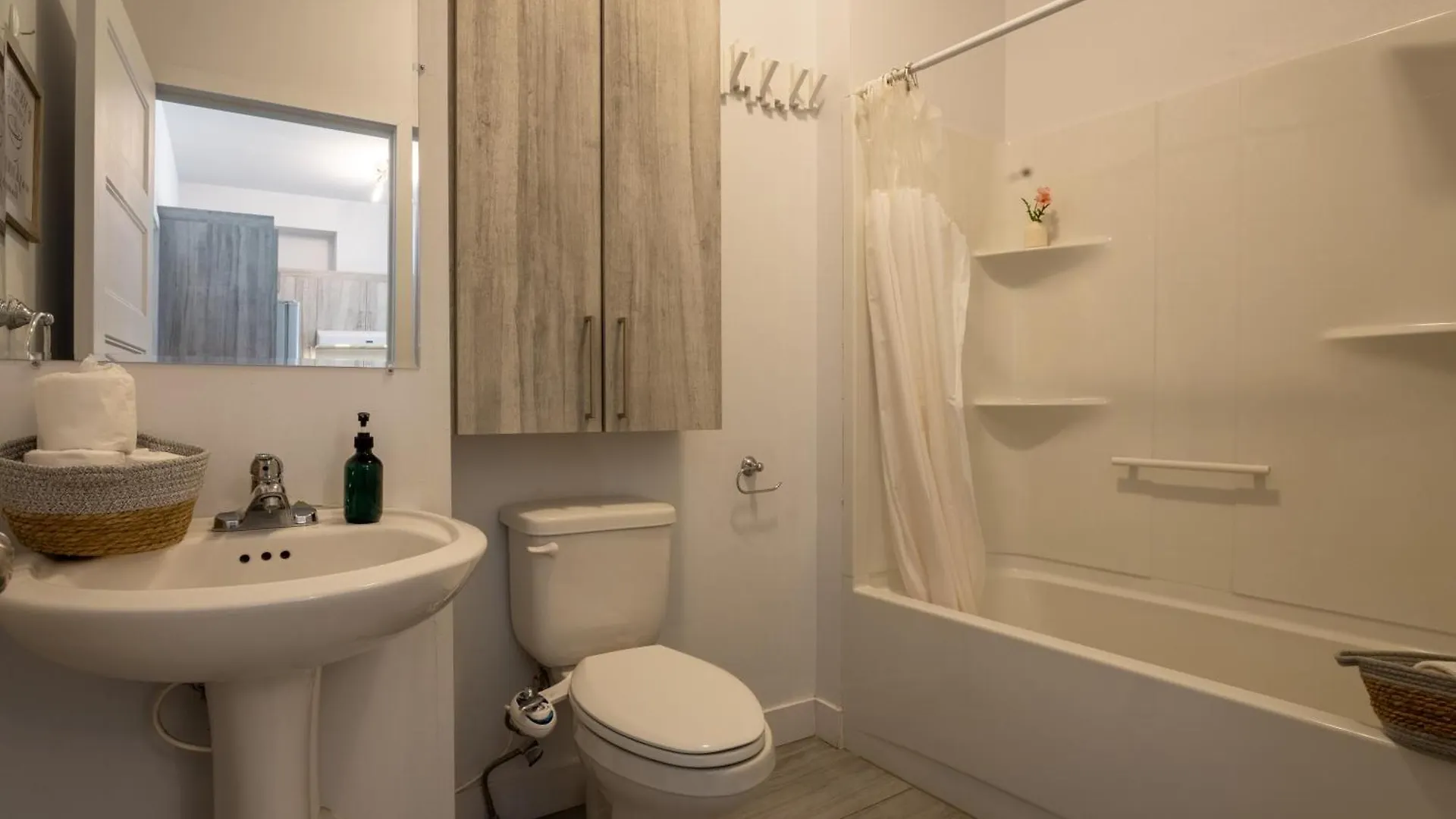Bright And Beautiful 3 Bedroom In Griffintown Montreal Apartament