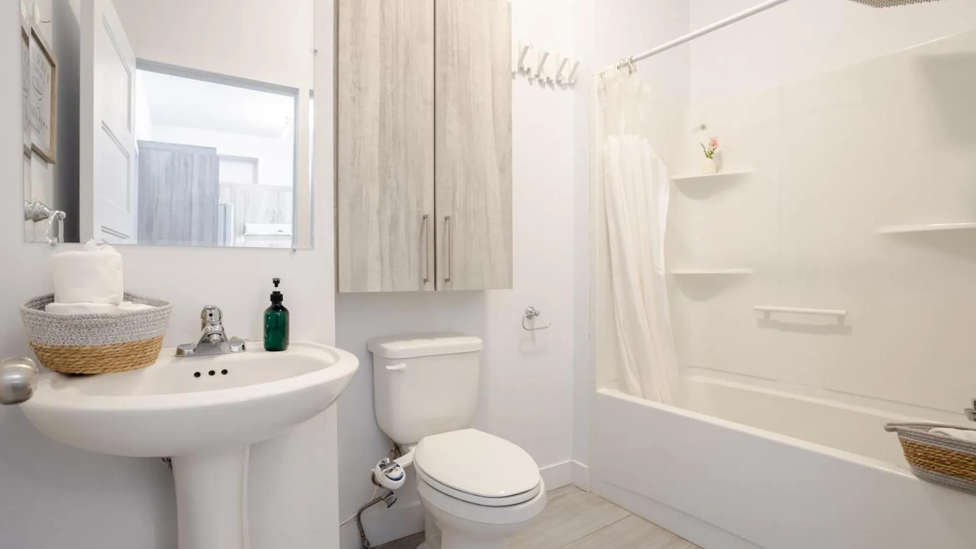 Bright And Beautiful 3 Bedroom In Griffintown Montreal