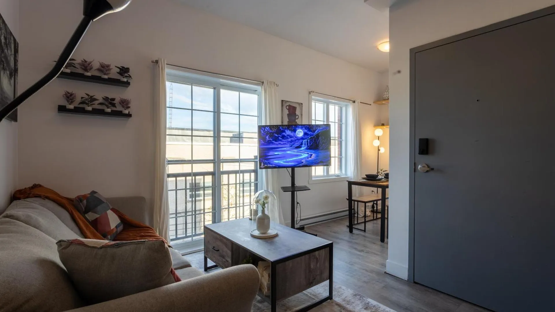 Bright And Beautiful 3 Bedroom In Griffintown Montréal Canada