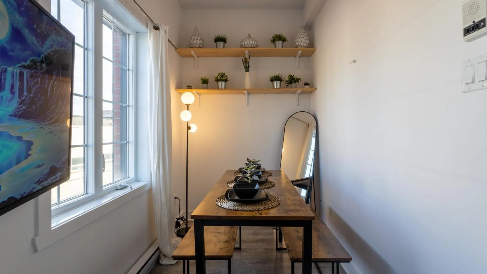 Bright And Beautiful 3 Bedroom In Griffintown Μόντρεαλ 0*,