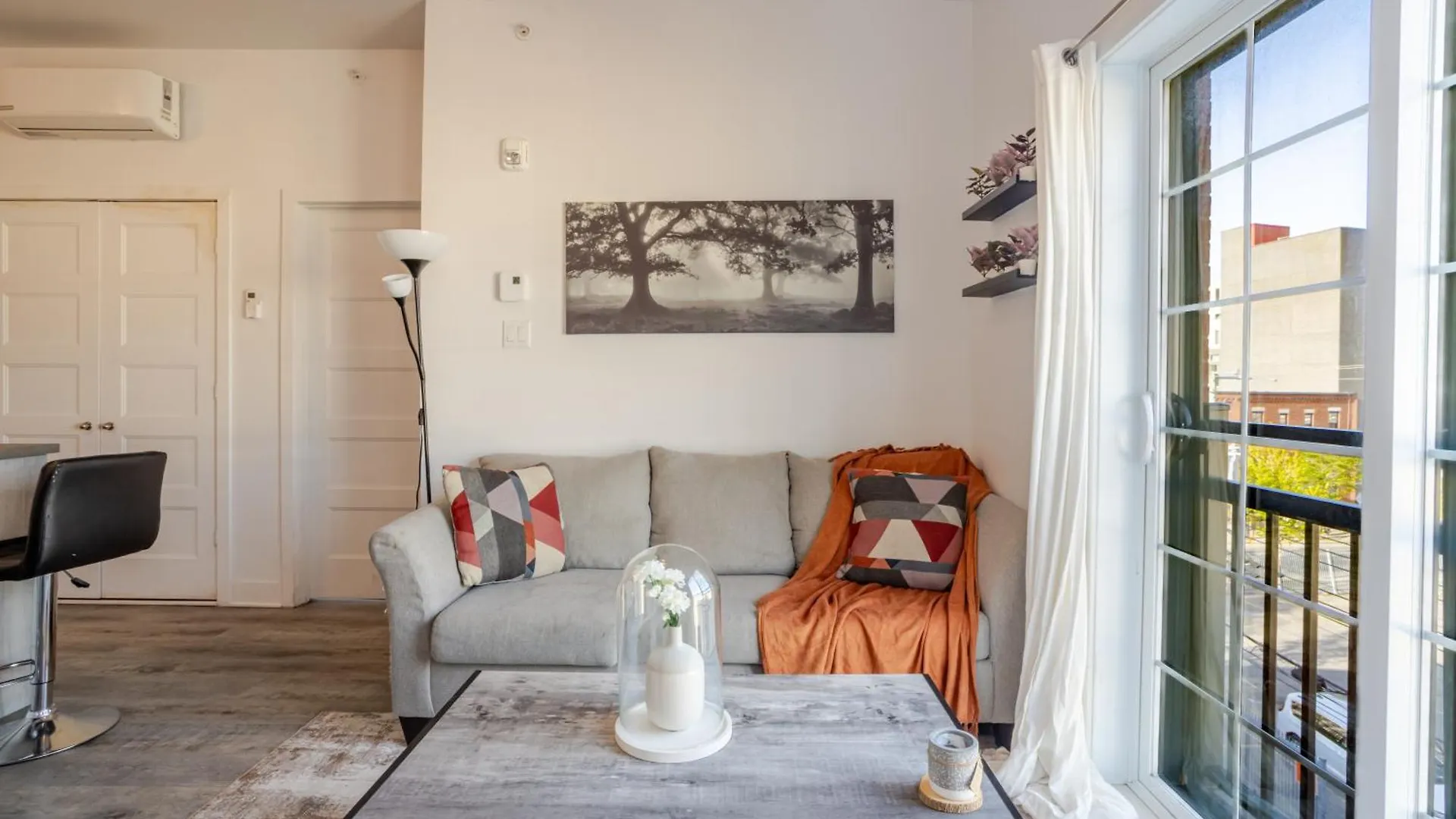 Bright And Beautiful 3 Bedroom In Griffintown Μόντρεαλ
