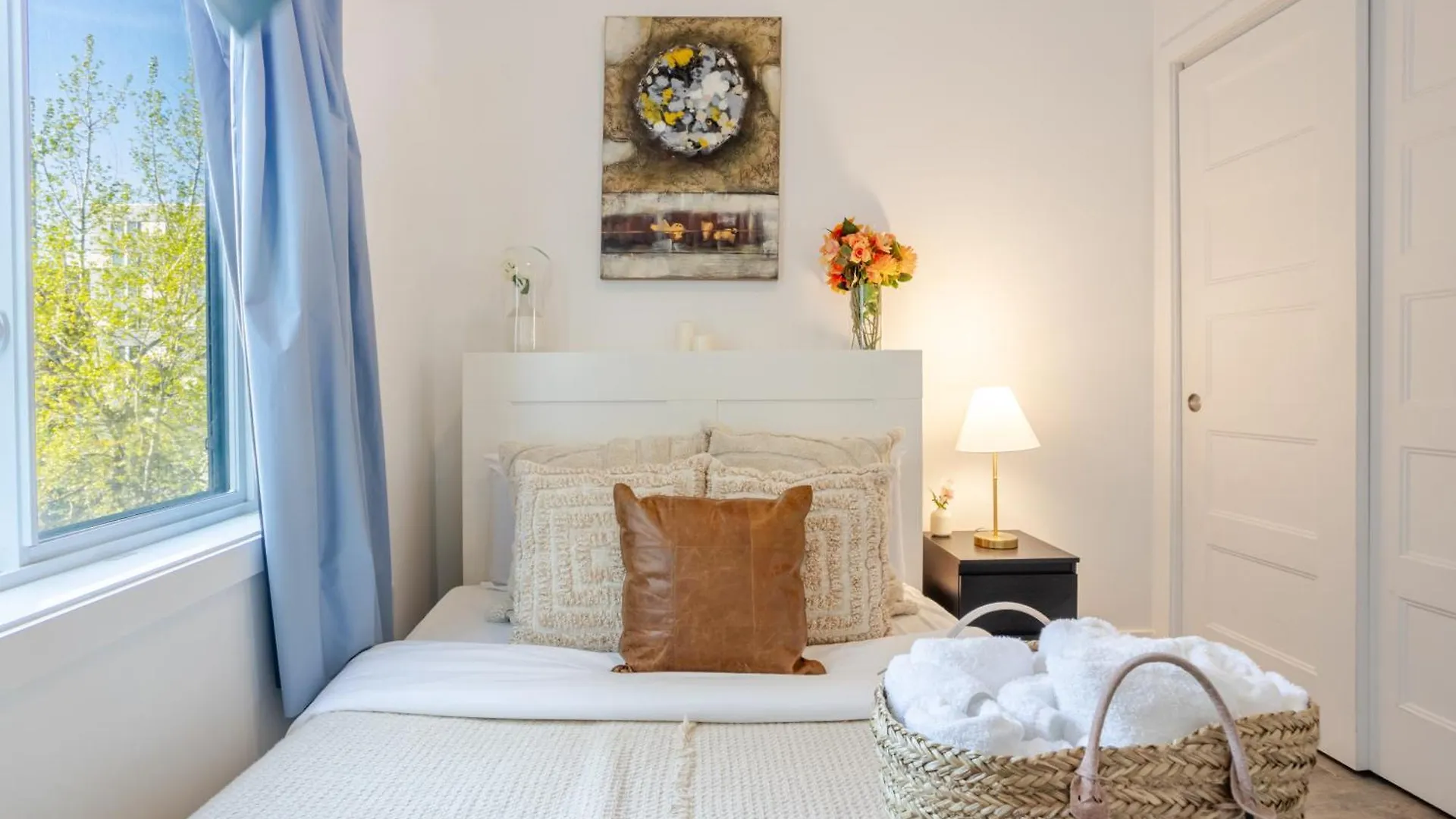 Bright And Beautiful 3 Bedroom In Griffintown Μόντρεαλ 0*,
